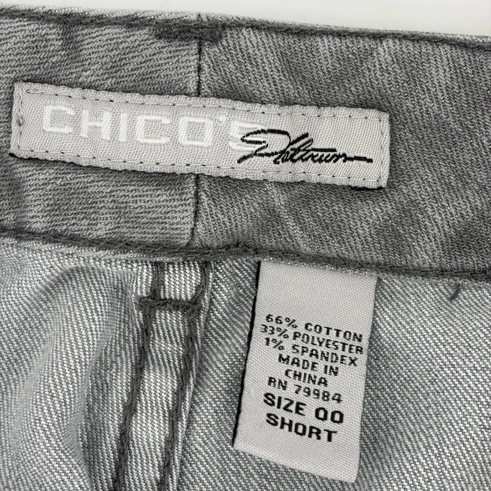 Chicos Platinum Gray Womens Stretch Mid Rise Ultimate Straight Leg Jean 00 Short